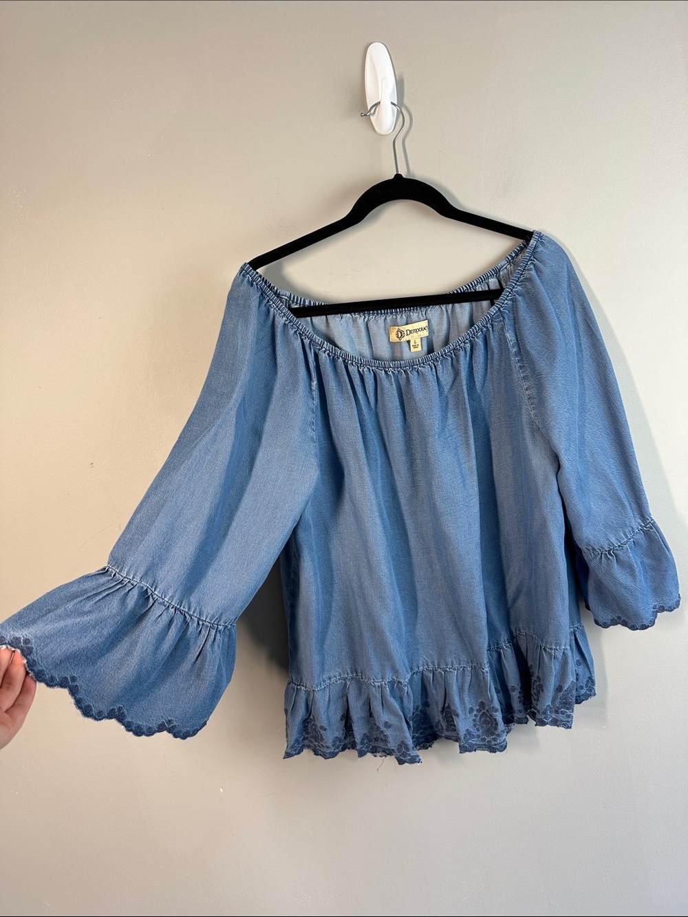 Democracy Embroidered Ruffle Hem Lyocell Chambray Top Size L Boho Festival